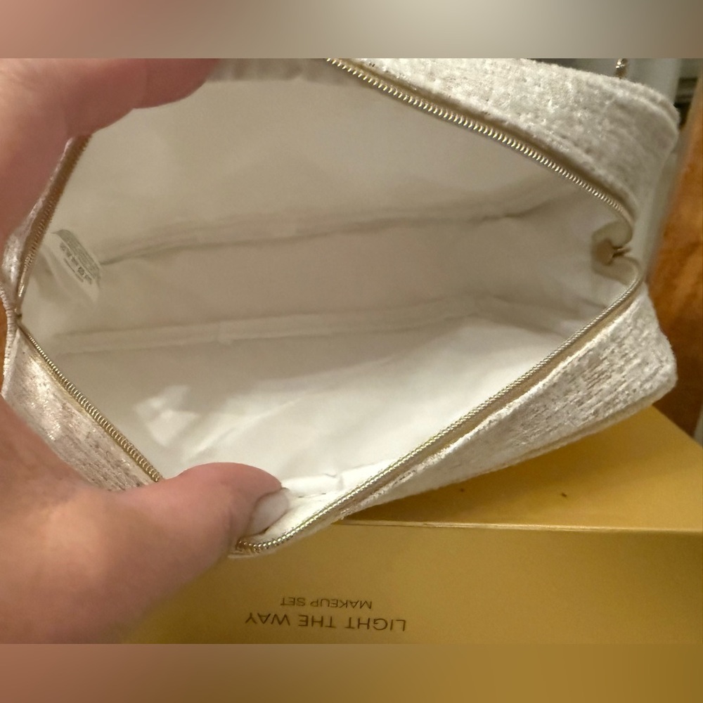 Authentic Chanel Cream Women's Cosmetic Bag Makeup Pouch New with Box - Picture 6 of 13